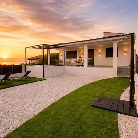 Mirage Luxury Living *