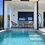 Mirage Luxury Living Vilă *
