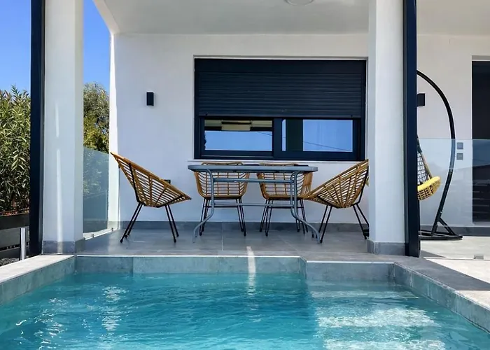 Mirage Luxury Living Villa *